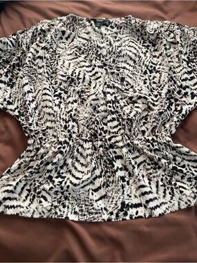 Simply Vera Vera Wang Black & White Animal Print Blouse